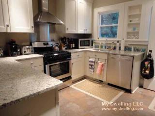 4964 Larkin St, Milwaukee WI  53217-6044 exterior