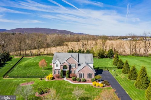 532 Lucinda Ln, Navy Sup Dpt, PA 17055-5368