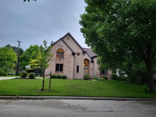 38 Deneveu Cir, Fond Du Lac WI  54935-5457 exterior