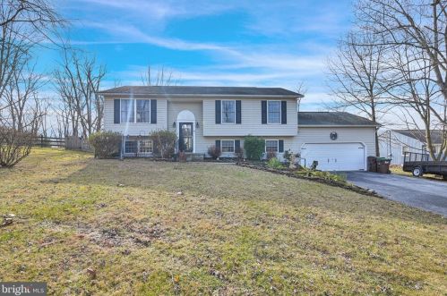 9 Sunfish Trl, Charnita, PA 17320-8515