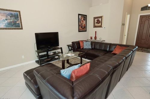 3919 Aurora Ct, Naples FL  34116-7323 exterior