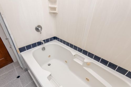 439 50, Milwaukee WI 53208-3634 exterior