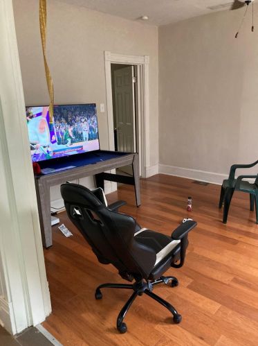 4582 Hamilton Ave, Cincinnati OH  45223-1777 exterior