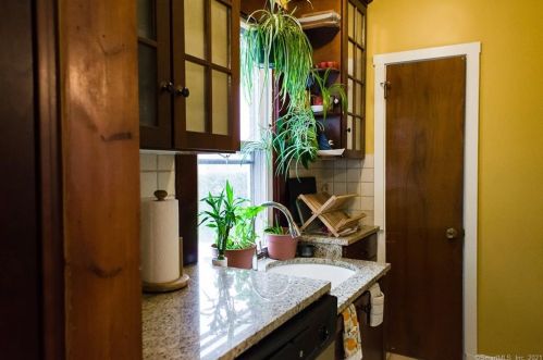 25 Curtis Ave, Wallingford CT 06492-3708 exterior