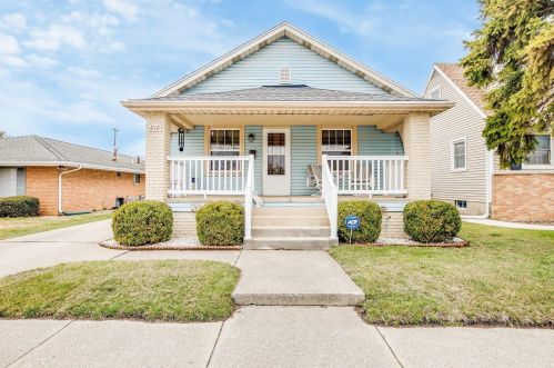 818 8th St, Mishawaka, IN 46544-2318