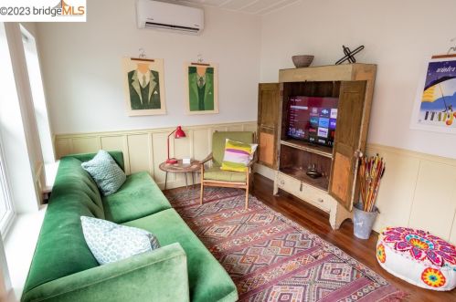 1058 56th St, Oakland CA 94608-2745 exterior