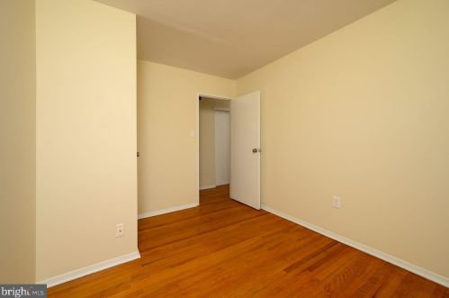 16 Gloucester Ln, Trenton NJ  08618-1006 exterior