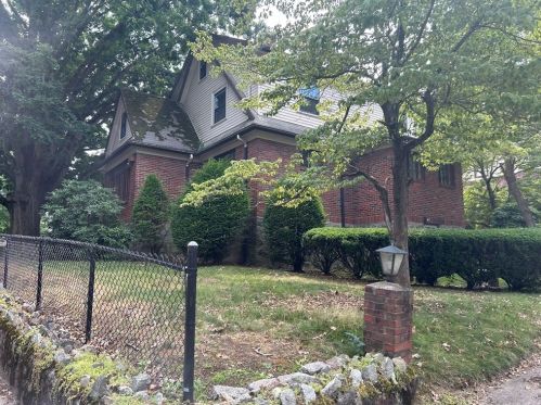 189 Weld St, Boston MA  02132-7826 exterior