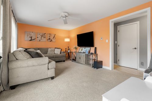 6 Hampton Ct, Goffstown NH  03045-2129 exterior