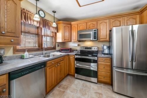 14 Reading Rd, Hopatcong NJ  07843-1023 exterior