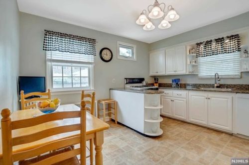 455 Columbia Blvd, Wood-Ridge NJ  07075-1601 exterior