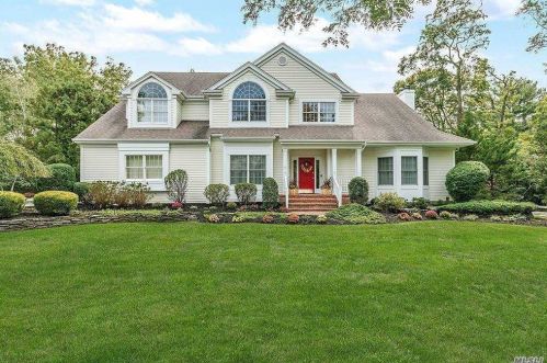 10 Ashley Loop, Northport, NY 11768-1463