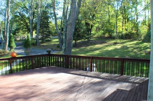 24 Wawayanda Rd, Warwick NY  10990-3339 exterior