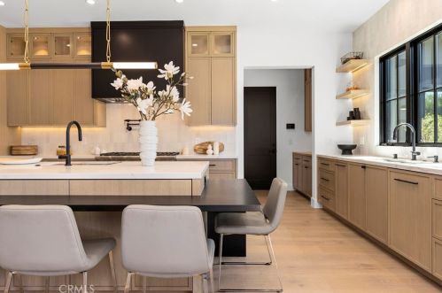 4955 Haskell Ave, Van Nuys CA  91436-1674 exterior