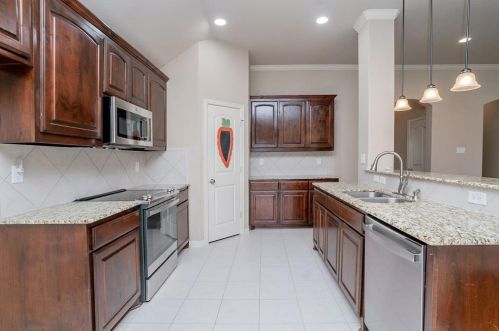 205 Ghost Rider Rd, Waxahachie, TX 75165-8814