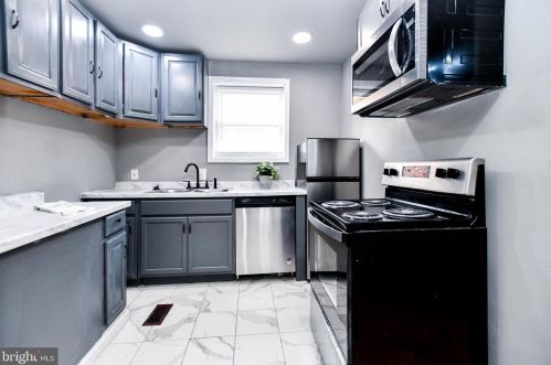 4419 Hayes St, Washington, DC 20019-4743