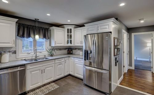 159 Regina Ave, Fall River, MA 02726-3437