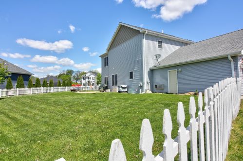 710 Willow Bend Dr, Waterford WI  53185-4281 exterior