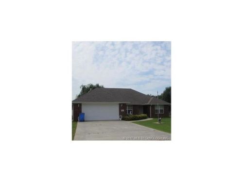 507 Checotah Dr, Checotah, OK 74426-4450