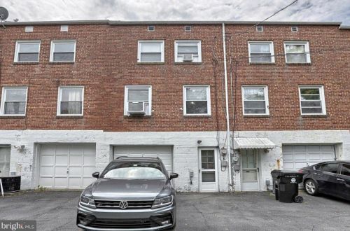 2318 Berryhill St, Harrisburg, PA 17104-2009