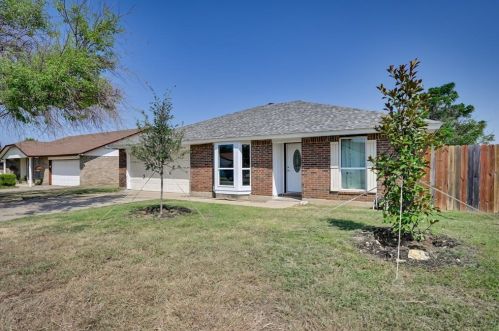 3208 Amber Dr, Fort Worth, TX 76133-6448