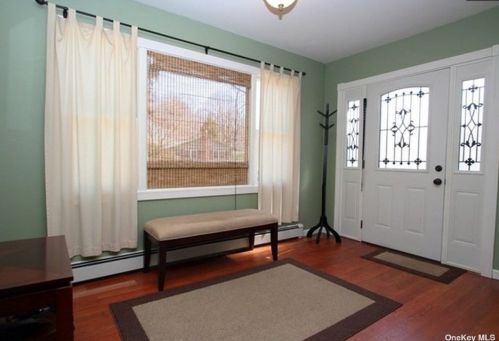 77 Waterside Ave, Northport NY  11768-2149 exterior