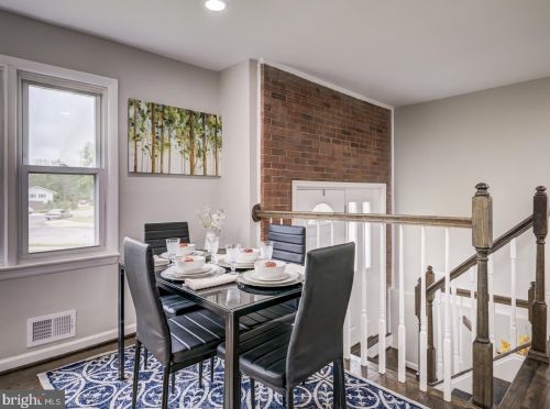 8813 Lagrange St, Lorton VA 22079-1643 exterior