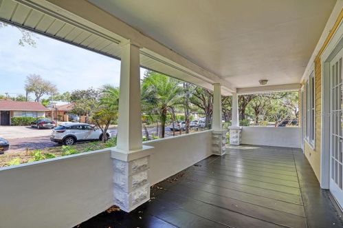 920 16th Ave, Saint Petersburg FL  33704-4216 exterior