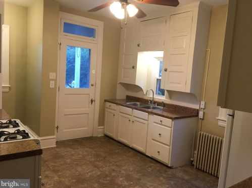 407 College Ave, Lancaster PA 17603-3319 exterior