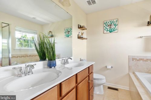 111 Eisentown Dr, Lovettsville VA  20180-8547 exterior