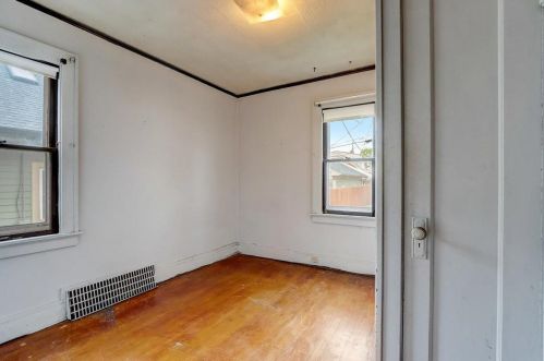 1454 89, Milwaukee WI 53222-4604 exterior