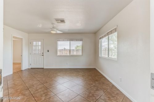 141 Mills Dr, Tucson, AZ 85705-1613