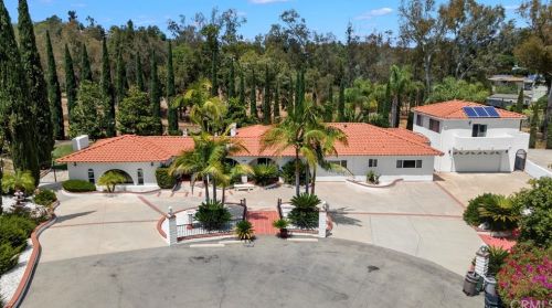 1604 Montgomery Dr, Vista, CA 92084-7626
