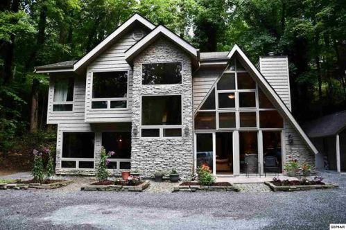 410 Bruce Rd, Gatlinburg, TN 37738-5613