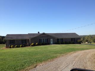 689 Seven Mile Ferry Rd, Clarksville, TN 37040-8507