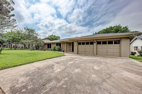 402 Greenwood Dr, Georgetown TX  78628-8308 exterior