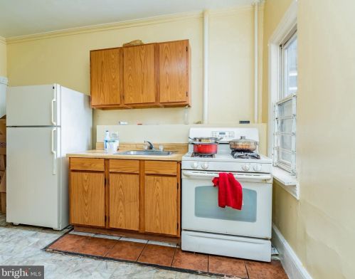 1323 Derry St, Harrisburg PA 17104-3330 exterior