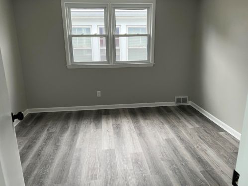 2327 32, Milwaukee WI 53215-2802 exterior