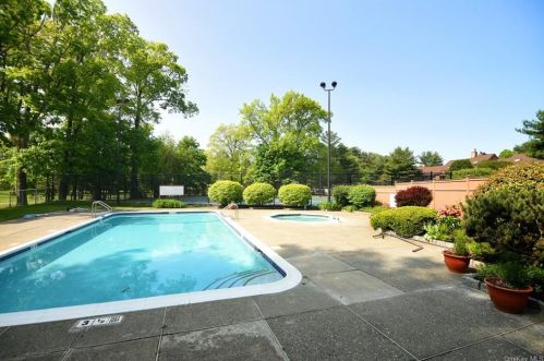 1210 Eagle Bay Dr, Crotonville NY  10562-2355 exterior