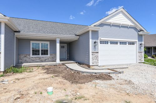 637 Annecy Park Cir, Waterford WI  53185-4262 exterior