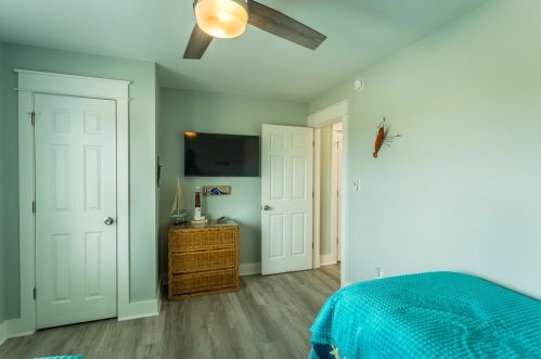 433 Gorrie Dr, Saint George Island FL  32328-3012 exterior