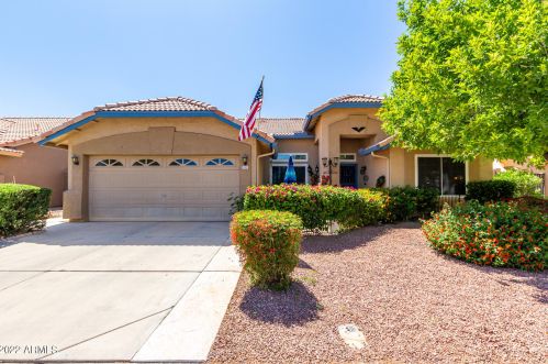 332 Bronco Ln, Gilbert, AZ 85233-6304