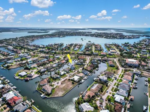 451 Pheasant Ct, Marco Island, FL 34145-5047