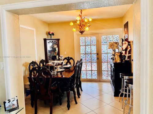 2637 9th Ct, Hialeah FL  33010-1223 exterior