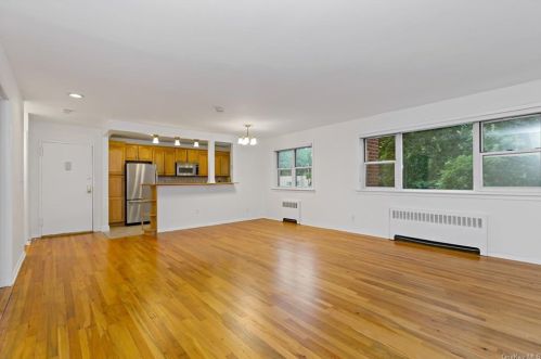 346 State Rd, Briarcliff, NY 10510-1426