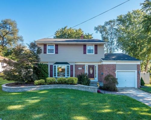 2302 Chestnut Hill Dr, Riverton, NJ 08077-3621
