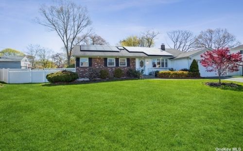 283 Clarinet Ln, Holbrook, NY 11741-3832
