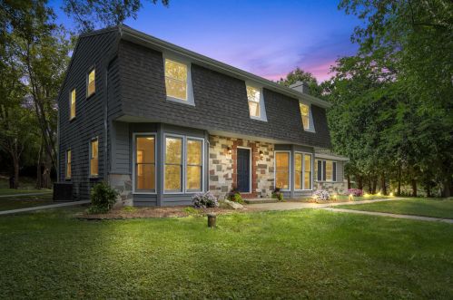 9019 Poplar Dr, Thiensville WI  53097-3155 exterior