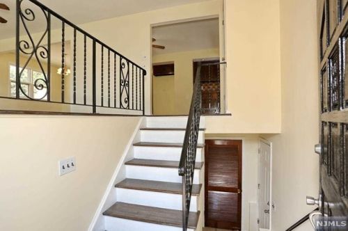139 Martha Ave, Elmwood Park, NJ 07407-1132