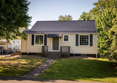 2210 Woodbine Dr, Hermitage, PA 16148-2903